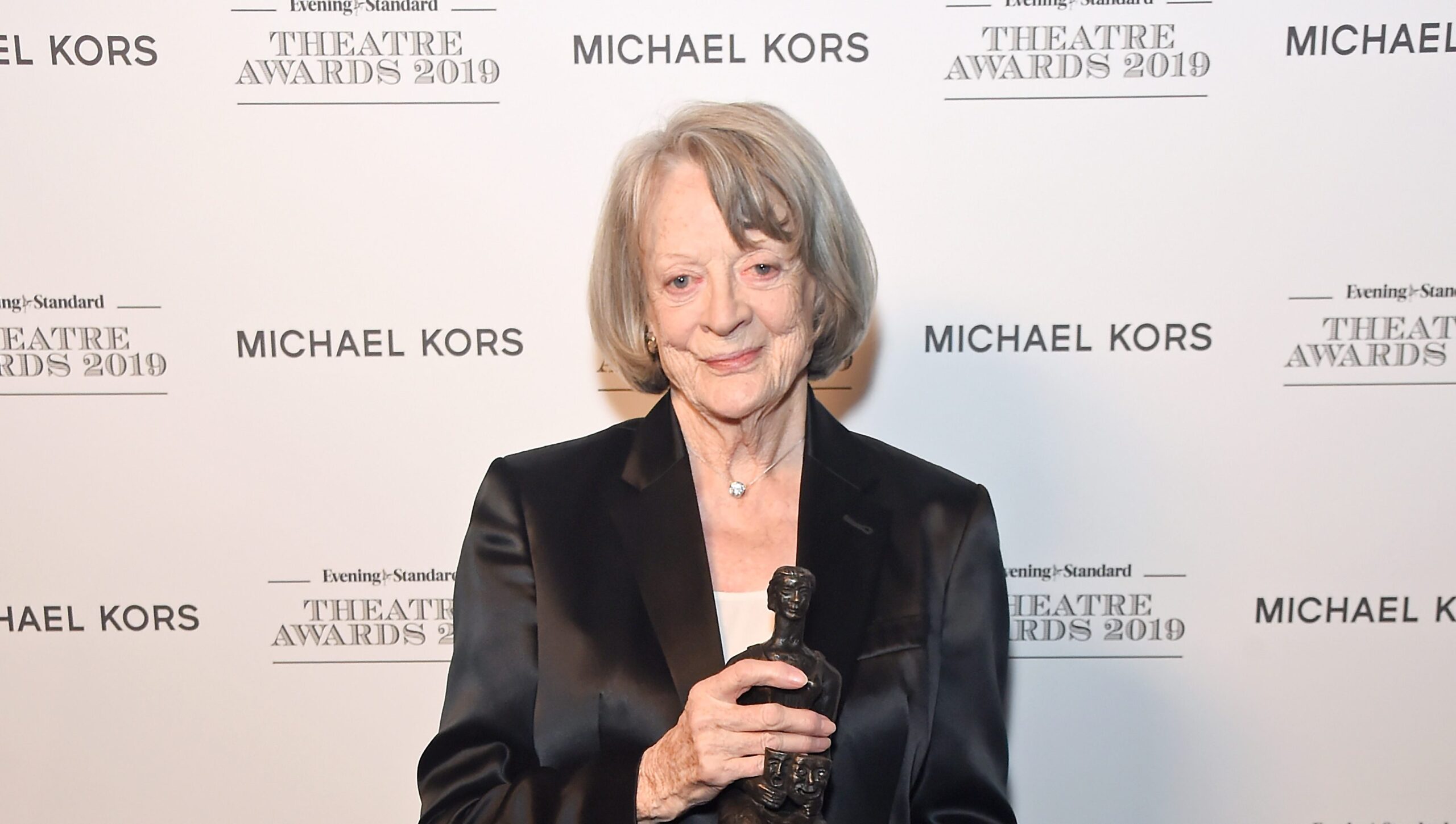 how-did-maggie-smith-die?-late-actress-hospitalized-prior-to-her-passing