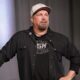 who-is-jane-roe?-what-to-know-about-the-makeup-artist-in-garth-brooks’-lawsuit