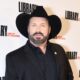 garth-brooks-lawsuit:-makeup-artist-accuses-singer-of-sexual-assault