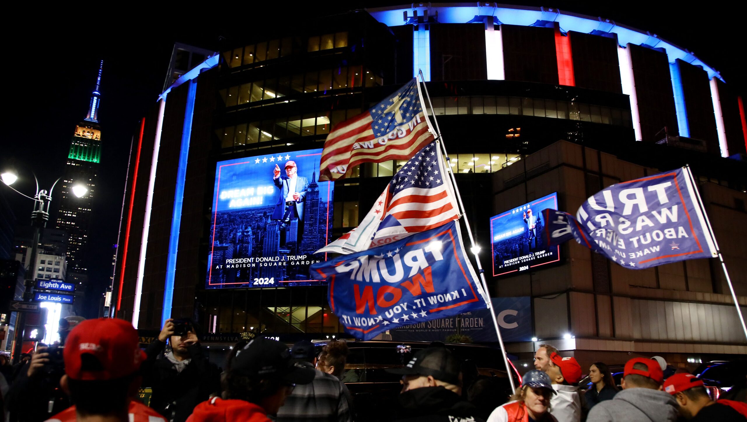 what-is-the-seating-capacity-of-madison-square-garden?