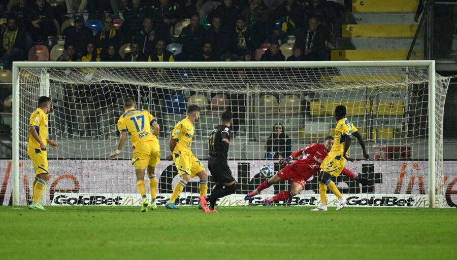 serie-b,-all-in-16-minutes-between-frosinone-and-palermo