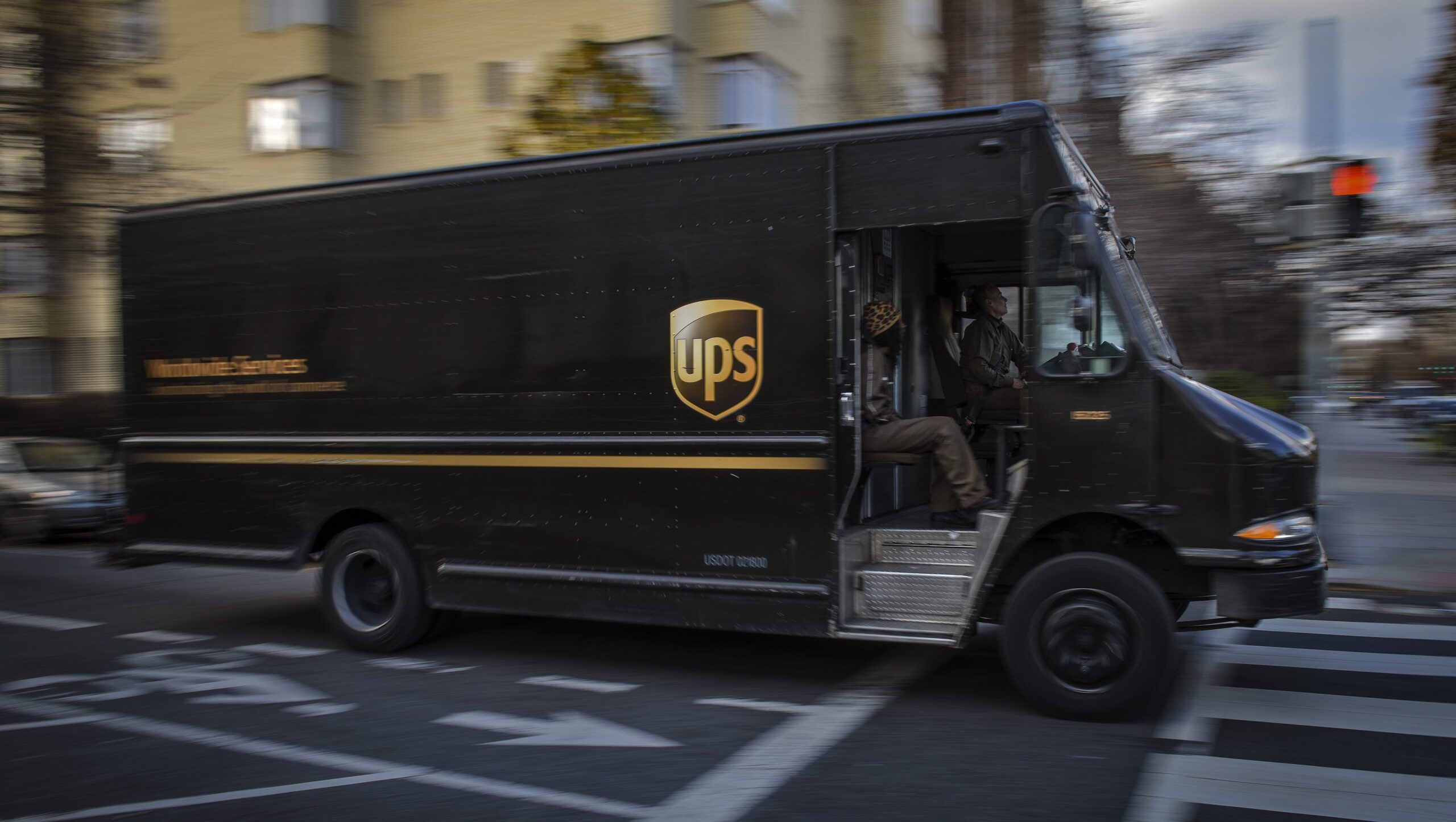 does-ups-deliver-on-veterans-day?-holiday-shipping-details