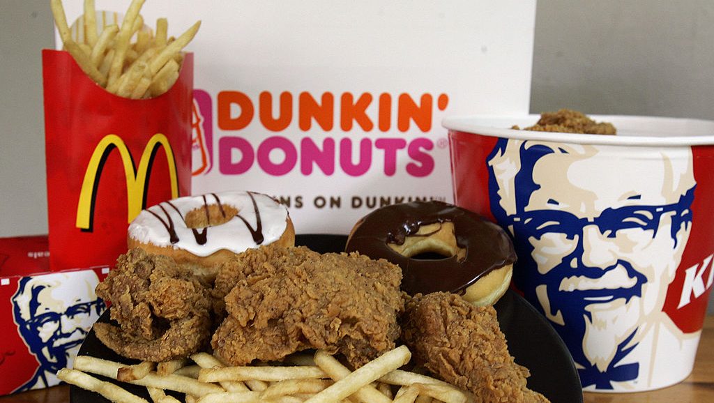 what-fast-food-chains-are-open-on-thanksgiving?-hours-for-mcdonald’s,-dunkin-&-more