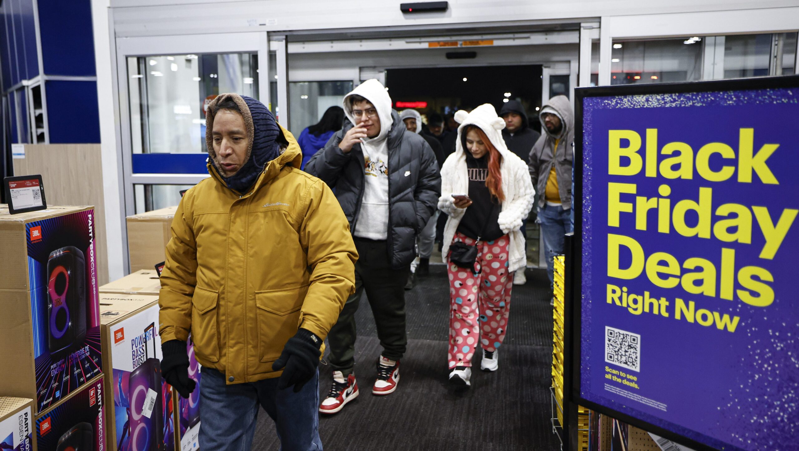 what-time-do-stores-close-on-black-friday?-major-stores’-hours