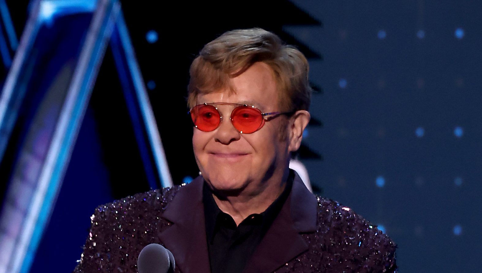 elton-john’s-health:-does-he-have-an-illness?