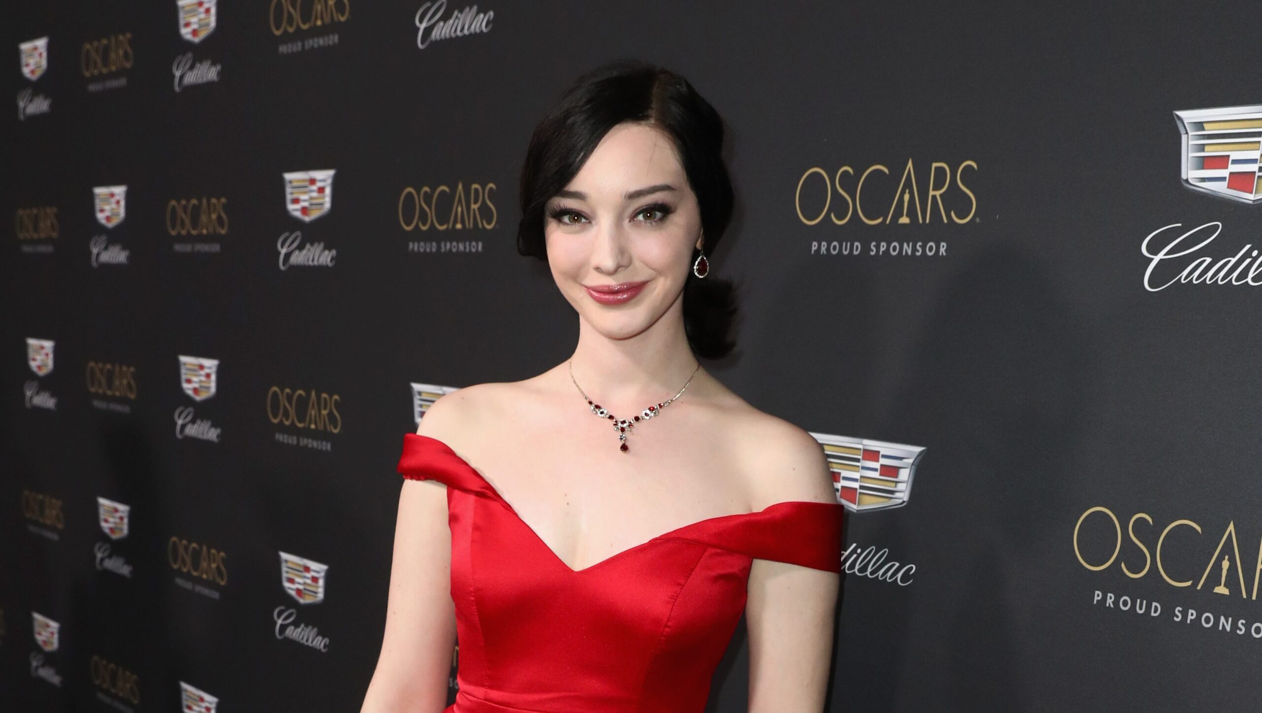 emma-dumont:-5-things-about-the-actor-who-identifies-as-trans-masculine-non-binary