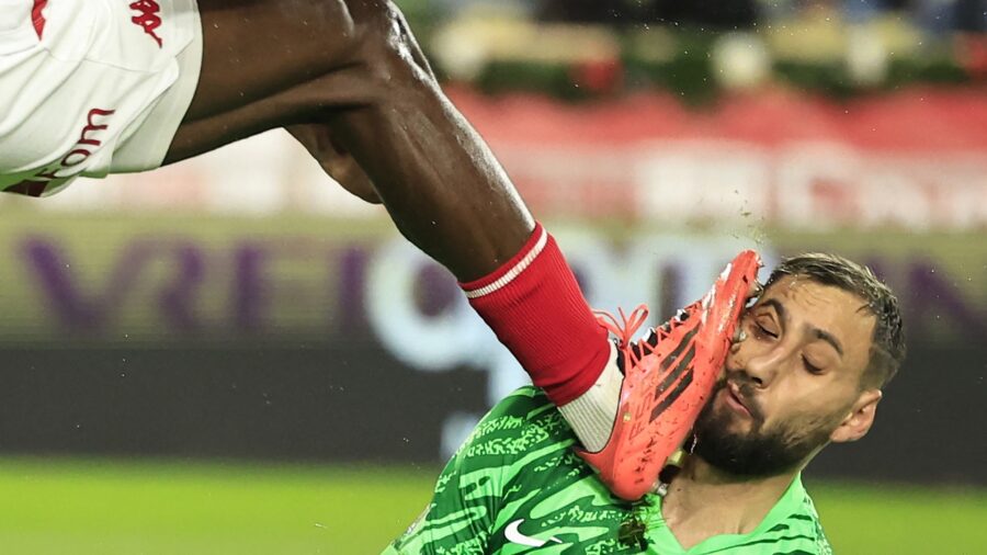 monaco-psg,-terrible-kick-in-the-face-to-gianluigi-donnarumma