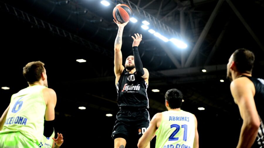 euroleague,-virtus-bologna-beats-barcelona-in-sprint.