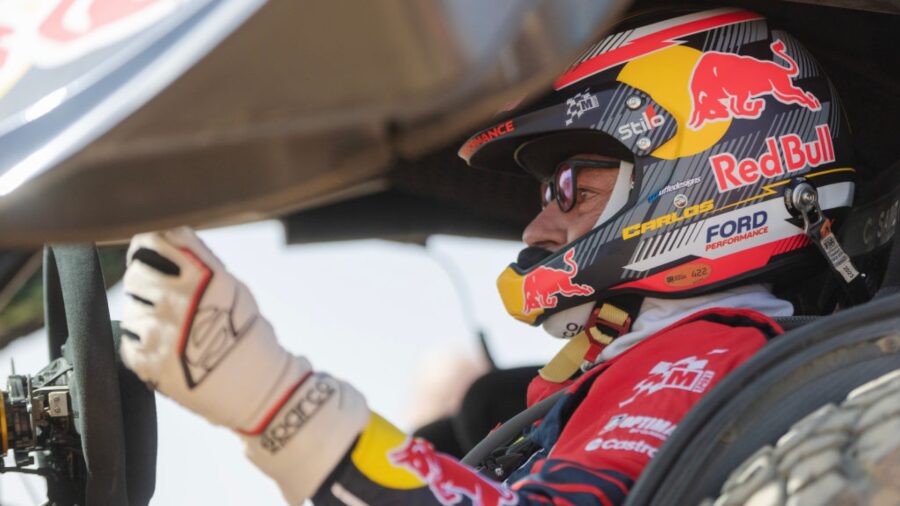 carlos-sainz-forced-to-say-goodbye-to-dakar