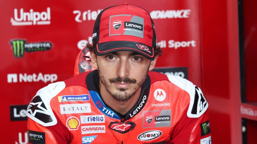 marc-marquez-goes-fast:-pecco-bagnaia-doesn’t-get-spooked