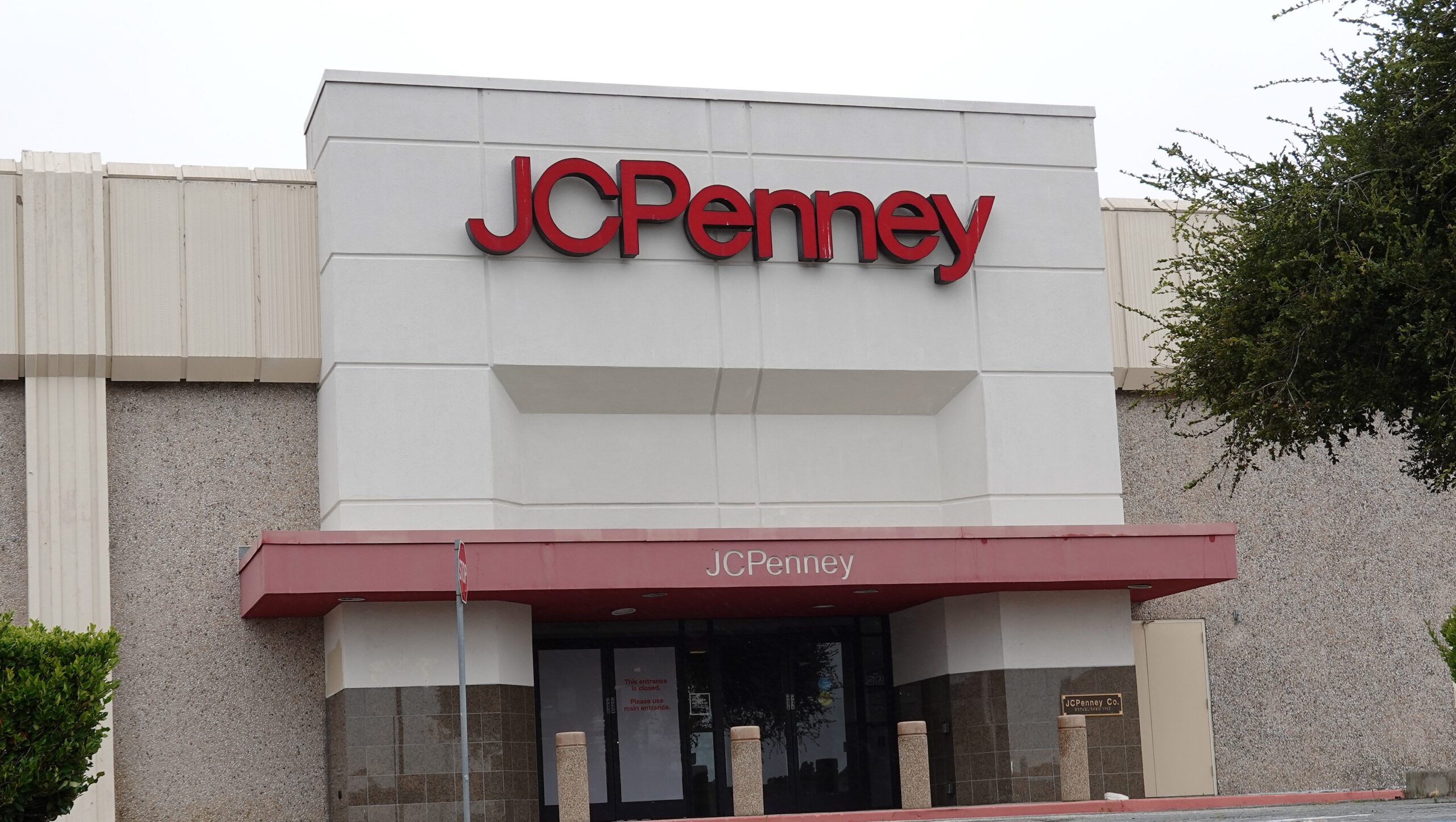 is-jcpenney-closing-stores?-see-what’s-going-on-with-the-retailer