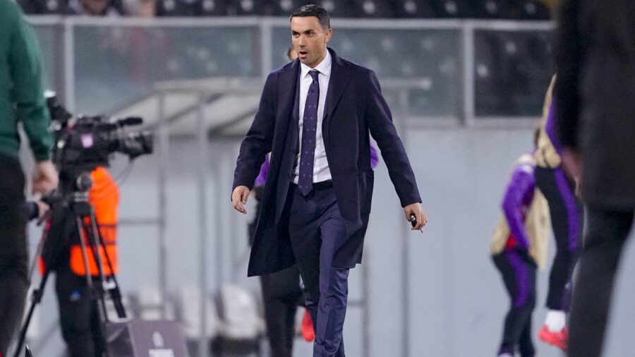 conference-league,-fiorentina-struggles-but-loses-to-panathinaikos