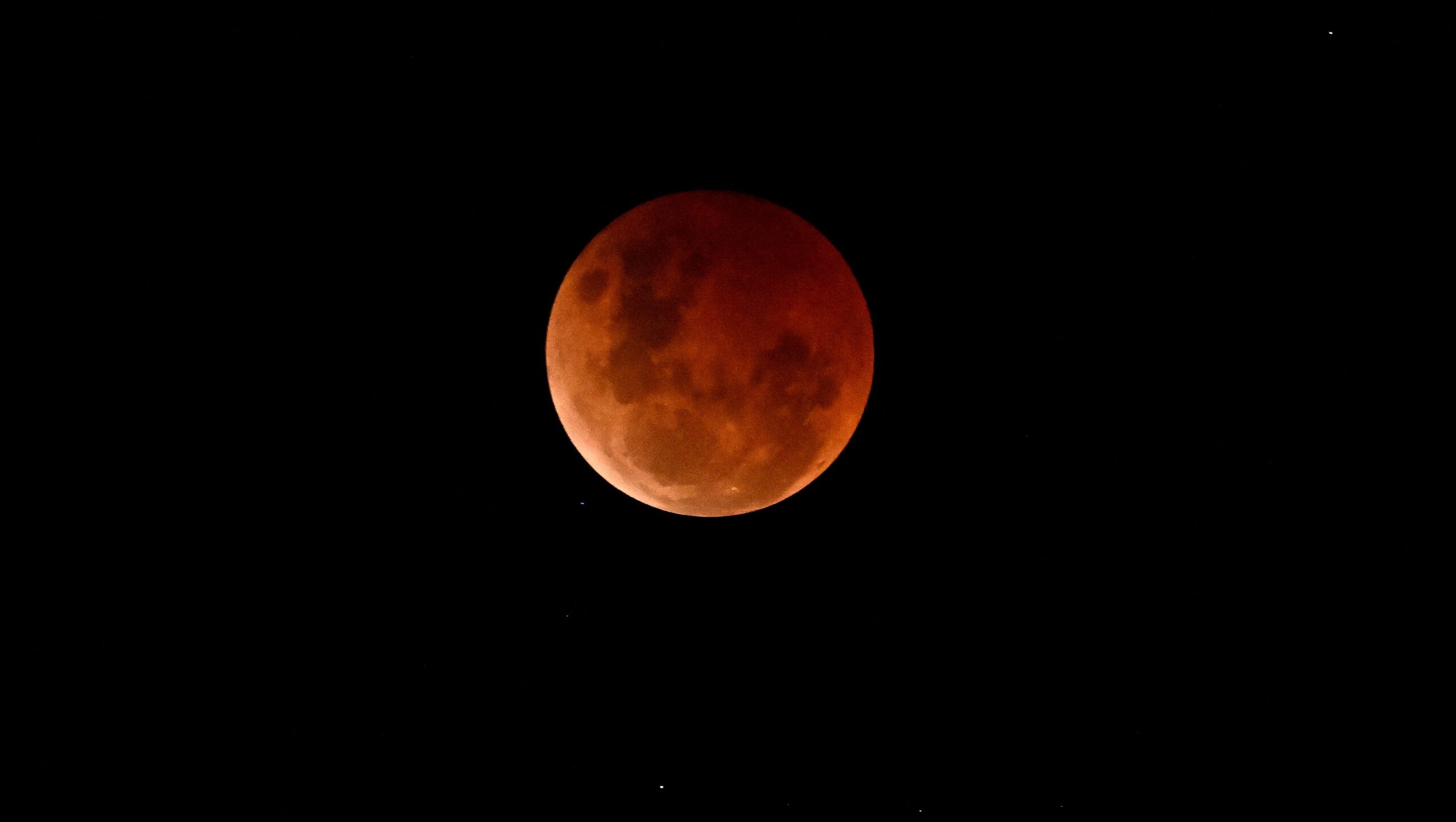 lunar-eclipse-march-2025:-when-&-where-to-see-the-blood-moon