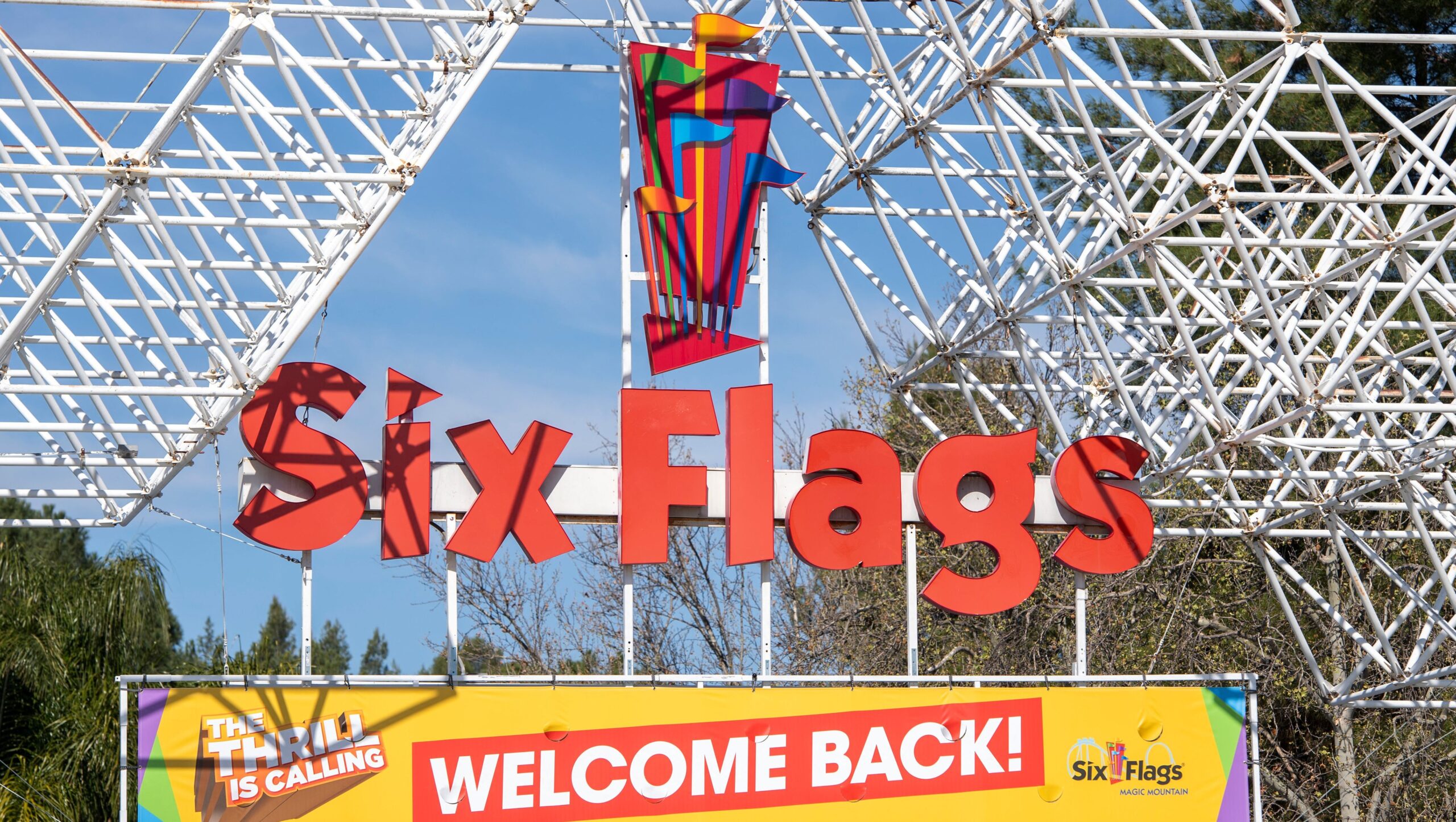 which-six-flags-is-closing?-see-location-&-closure-details