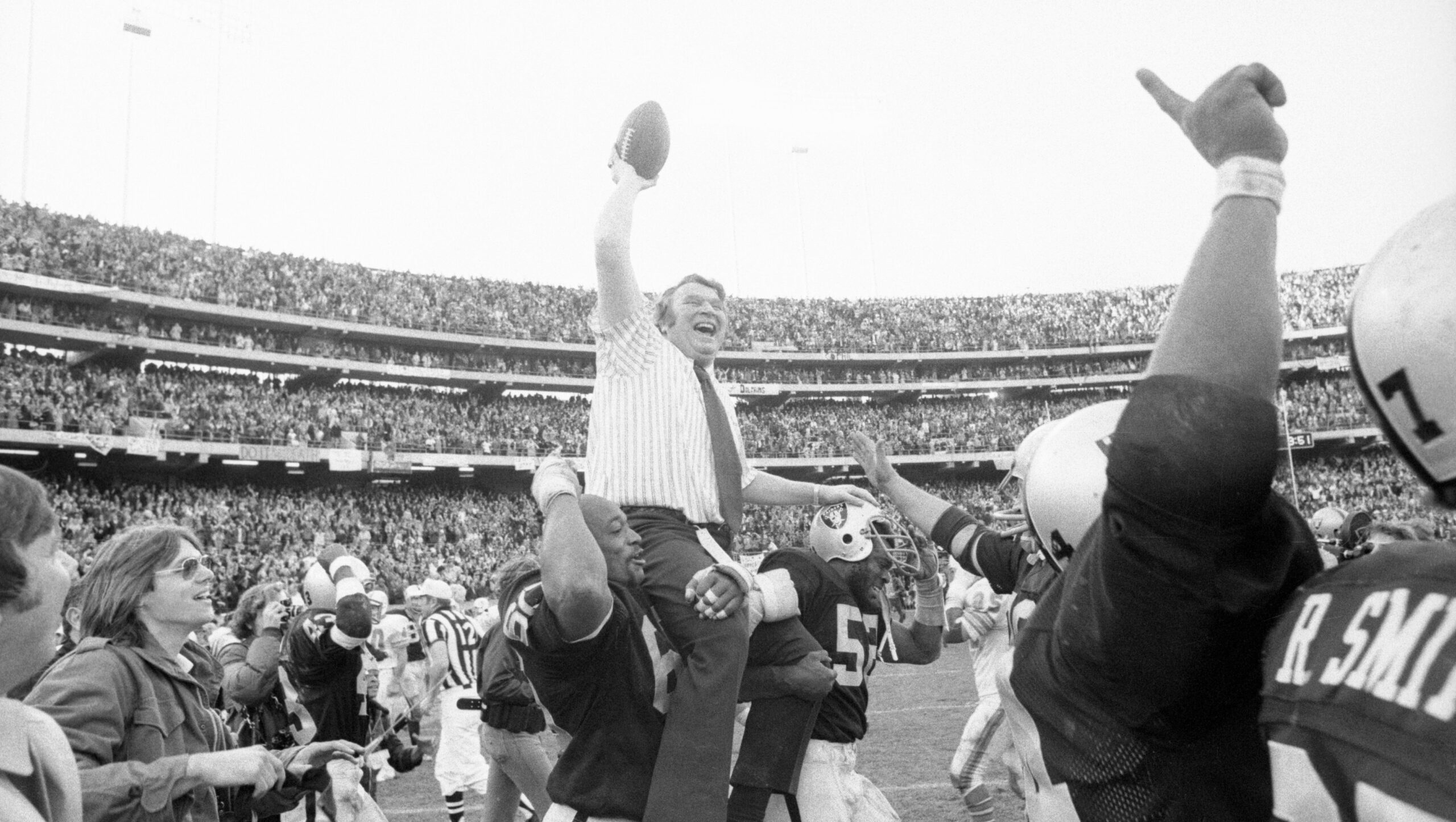 john-madden-movie:-release-date-&-details-on-the-nicolas-cage-film