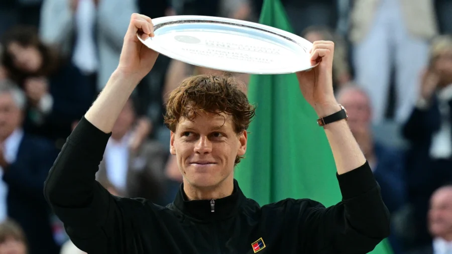 jannik-sinner-doesn’t-lose-his-smile:-his-message-blows-the-rome-audience-away