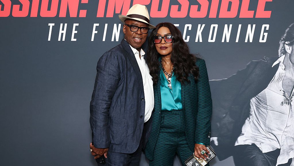 angela-bassett’s-husband:-everything-to-know-about-courtney-b.-vance-&-their-marriage