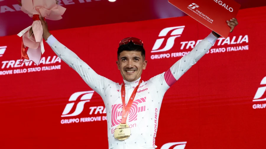 giro-2025,-richard-carapaz-recounts-winning-action-and-confirms-his-goal