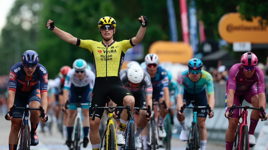 giro-d’italia-2025:-triumph-in-stage-12-for-dutchman-kooij