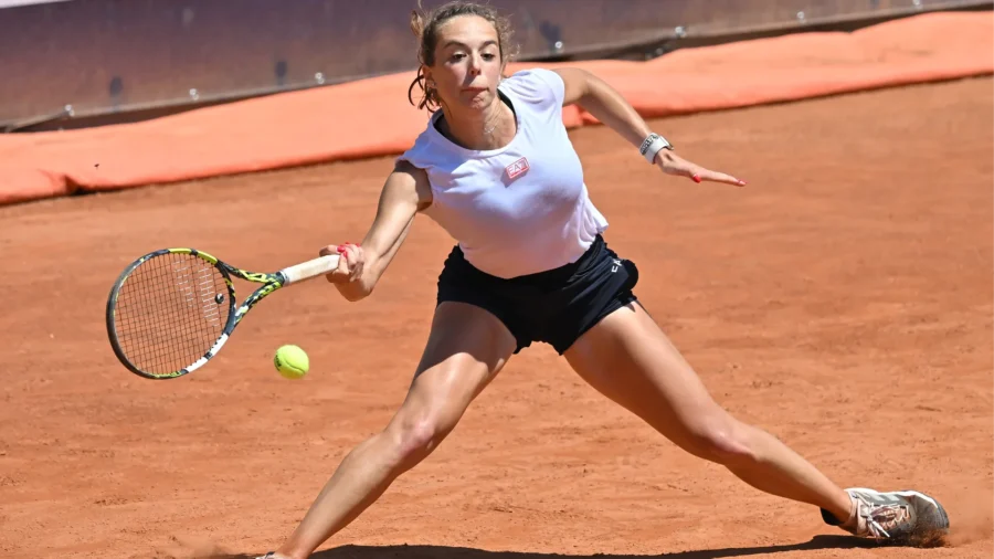 roland-garros,-lucia-bronzetti-immediately-out:-goes-down-with-alexandrova