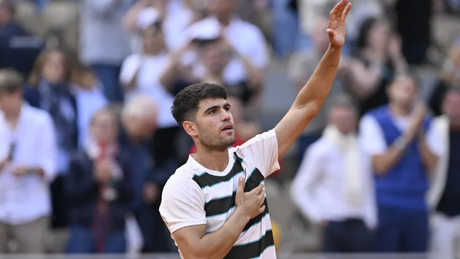 roland-garros,-carlos-alcaraz-beats-ben-shelton-and-goes-into-quarterfinals